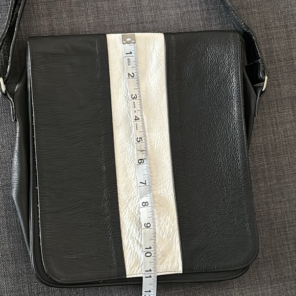 Genuine leather , made in Mexico messenger bag - Picture 9 of 11